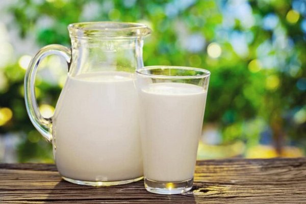 Эксперты назвали продукты, которые нельзя употреблять вместе с молоком