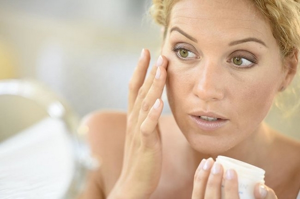 Как ухаживать за кожей вокруг глаз в любом возрасте?