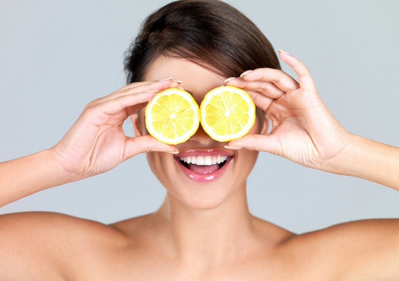 Используем лимон в уходе за кожей