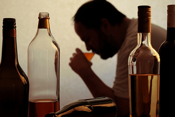 Вывод из запоя: как помочь алкоголику