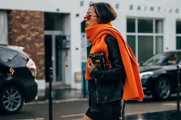 Модные шарфы на осень-2020: как стильно их носить