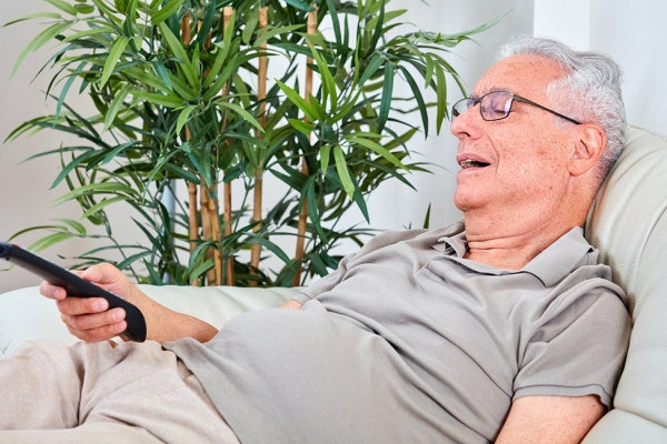 Сидячий образ жизни повышает риск инвалидности для пожилых людей