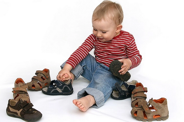 Как не ошибиться при выборе обуви для ребенка младшего возраста?