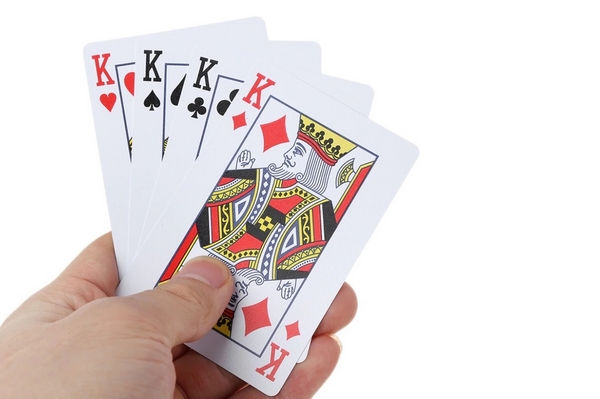 Как правильно выбирать качественные игральные карты для покера?