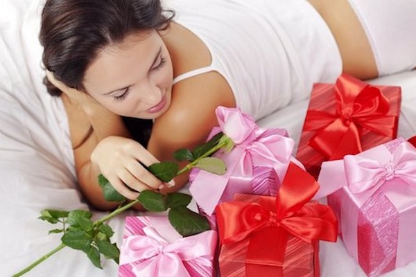 Интимные подарки к 23 Февраля и к 8 Марта: что выбрать?