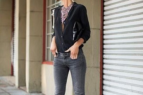 С чем носить серые джинсы – популярные модели этого года?