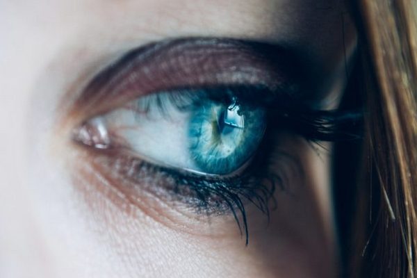Как снять усталость и покраснение глаз?