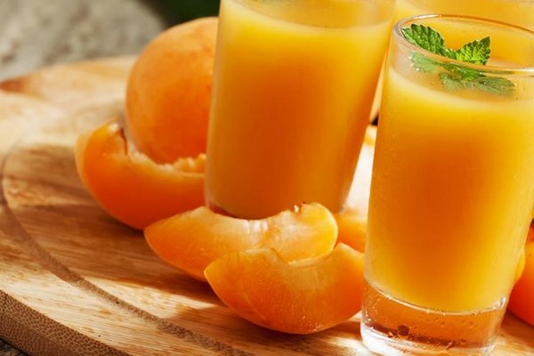 Чем полезен абрикосовый сок