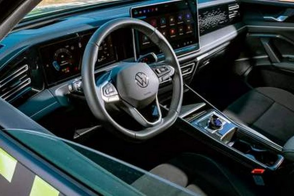 Volkswagen не будет устанавливать сенсорные кнопки на руле своих автомобилей: чем заменят?
