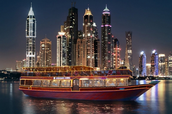 Прогулка на яхте в Дубае: чем она привлекательна гостям