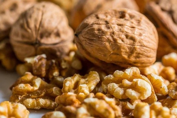 Малоизвестный побочный эффект грецких орехов: Как они влияют на свертываемость крови.