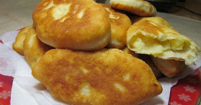 Воздушные жареные пирожки с картошкой