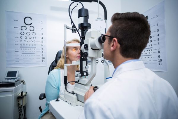 Как распознать дистрофию сетчатки глаза и вовремя начать лечение?