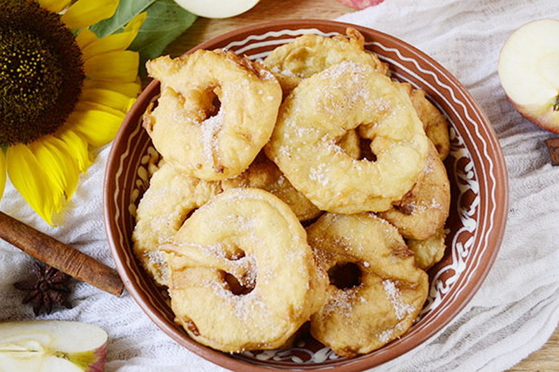 Вкуснейшие яблочные пончики за 20 минут. Оригинальное лакомство для детей и взрослых
