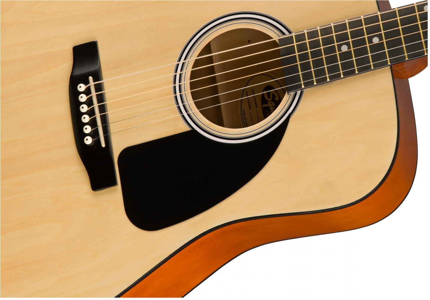 Хорошая акустическая гитара и необходимые аксессуары – как выбрать