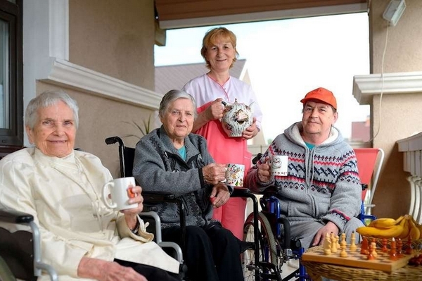 Как правильно выбирать пансионат для пожилых людей?