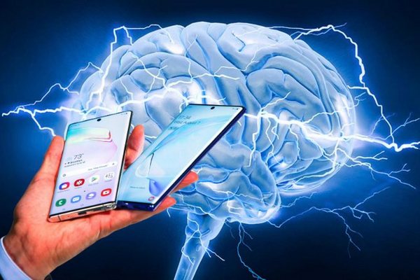 Раскрыто негативное влияние смартфона на мозг