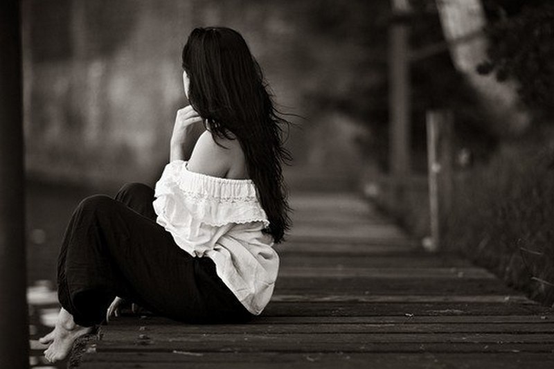 Одинокая девушка фото на аву