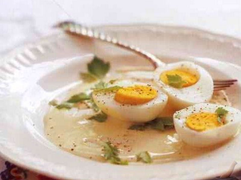 Яйца в соусе из хрена