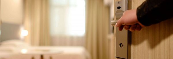 Двери для оснащения гостиниц от производителя с выгодой до 30%
