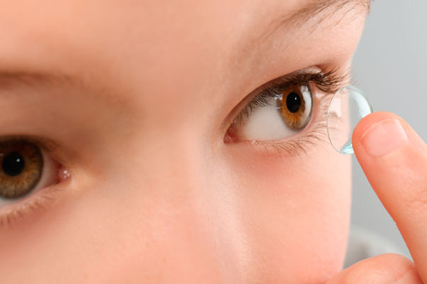 Возможные осложнения при ношении контактных линз у ребенка