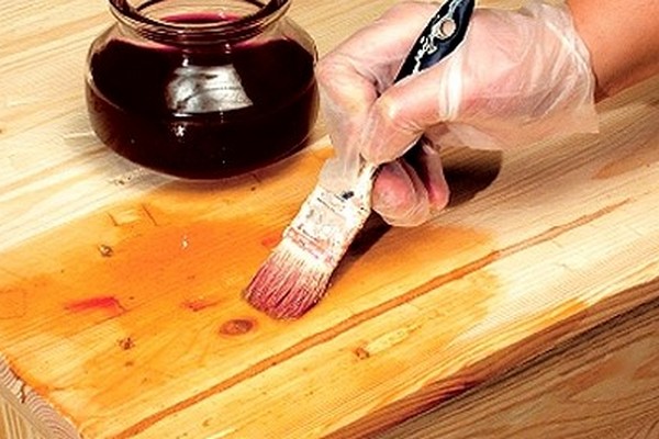 Как подготовить деревянную поверхность для нанесения лака?