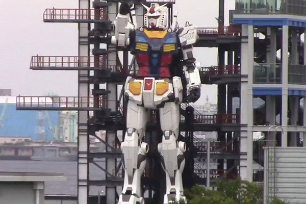 В Японии создан 18-метровый ходячий робот
