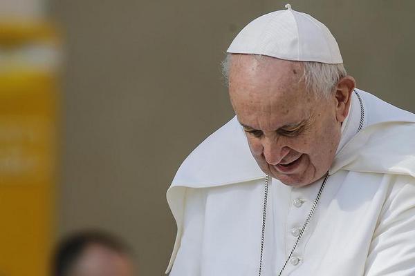 Папа римский Франциск осудил туристов, которые полетели на отдых на время локдауна