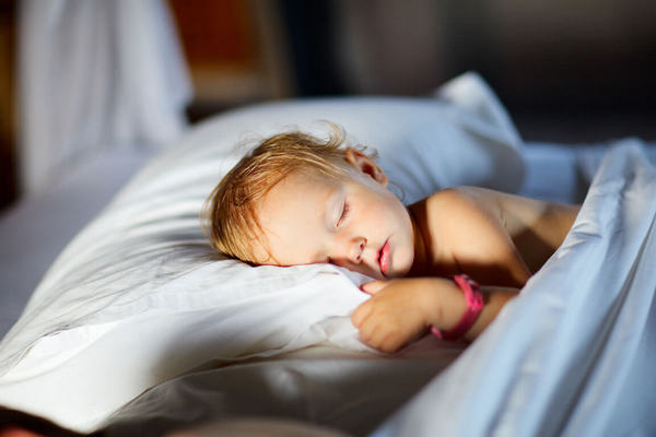 Как научиться замечать следы усталости у своего малыша