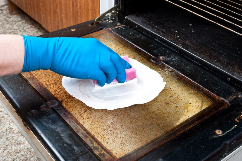Как легко отмыть грязную духовку