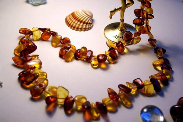 Как изготовить янтарное ожерелье