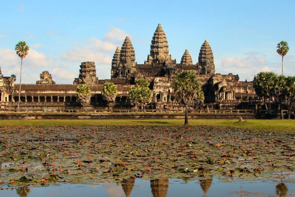 Камбоджа отменила двухнедельный карантин для вакцинированных туристов