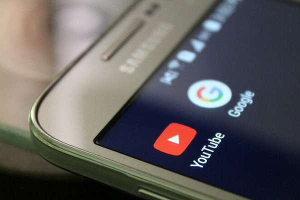 Доступные смартфоны Samsung получат защиту от влаги