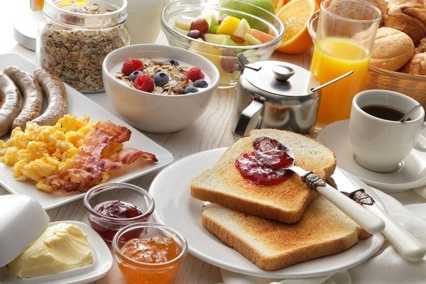 Диетолог рассказала, какие продукты не следует есть на завтрак