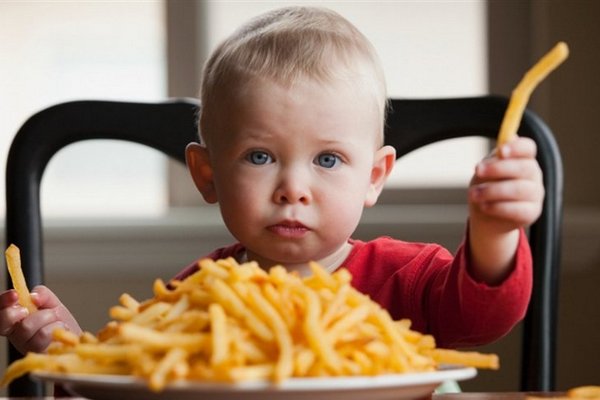 Как отучить ребенка от вредной еды (сладости, чипсы, газировка)?