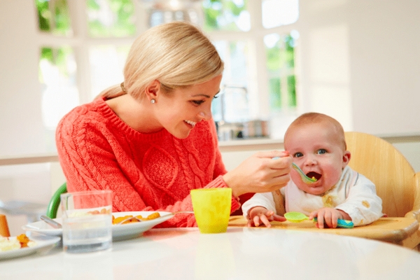 Меню грудничка: чем можно кормить ребенка