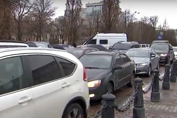 Киевских водителей предупредили, как не влипнуть в неприятности