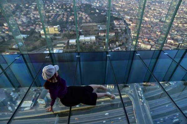 В Стамбуле открыли одну из самых длинных стеклянных смотровых террас в Европе