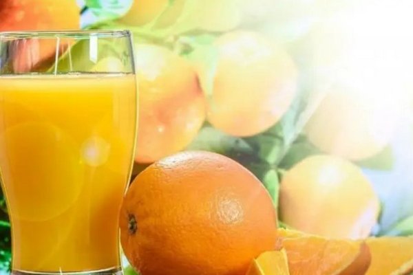 Почему нельзя пить апельсиновый сок по утрам