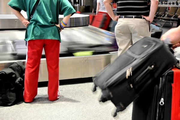 Пассажир придумал необычный способ вернуть потерянный багаж