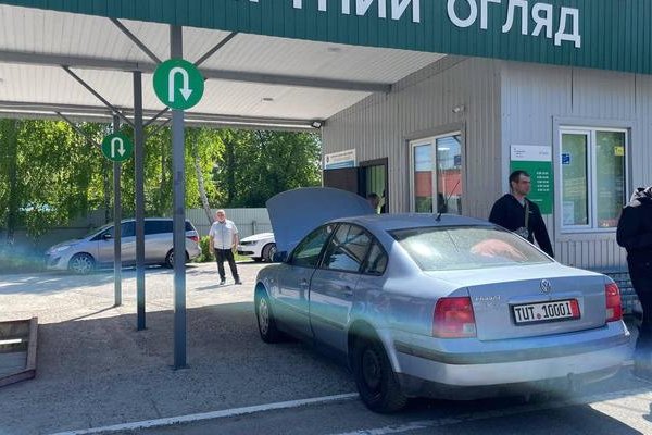 Украинцы не могут зарегистрировать пригнанные из Европы авто