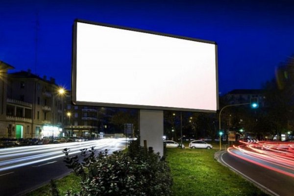 В Украине могут убрать рекламу вдоль дорог