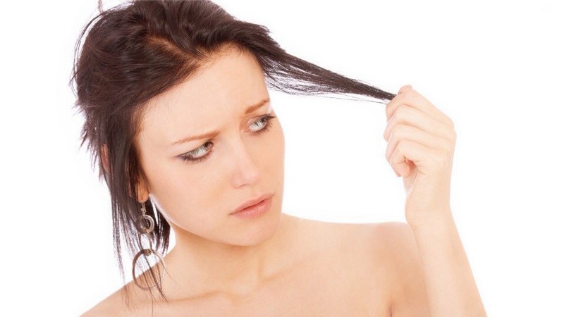 Как избавить волосы от излишней жирности и попрощаться с перхотью