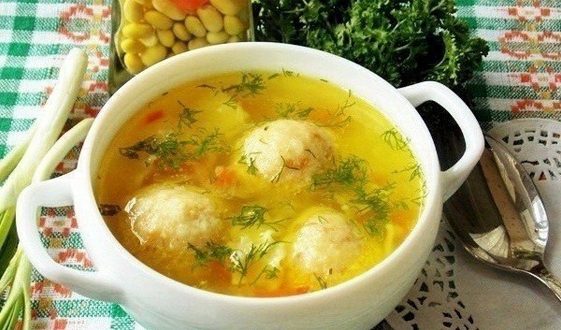 Вкусный куриный суп с сырными рулетиками
