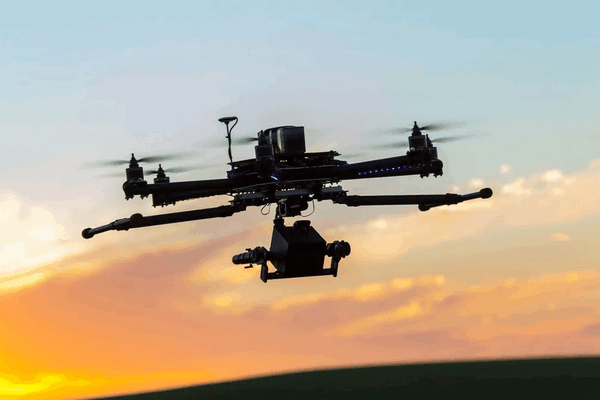 В Китае показали высадку вооруженного робопса с помощью дрона
