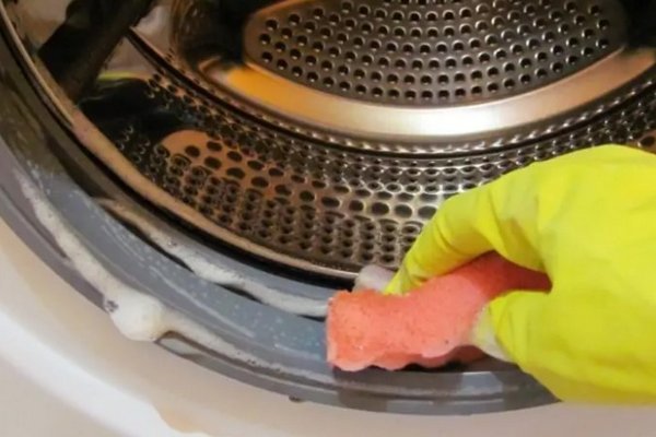 Всего два простых средства очистят стиральную машину: лайфхак против плесени и неприятного запаха