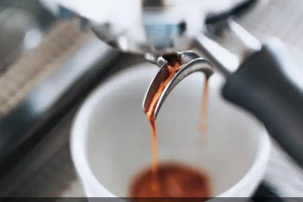 Без остатков кофе и накипи: как почистить кофеварку дома