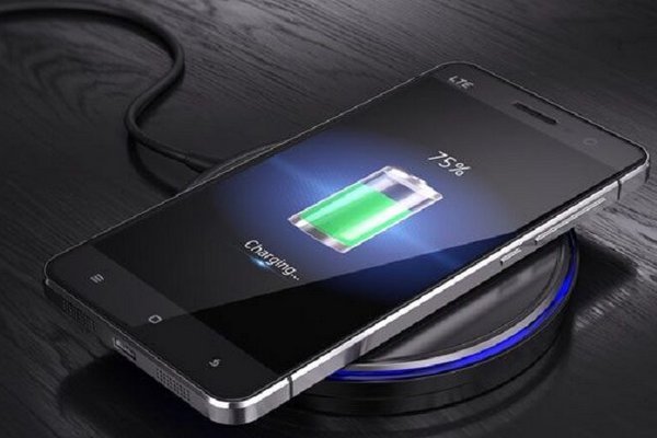 Эксперты назвали простые способы быстрой зарядки смартфона перед отключением электроэнергии