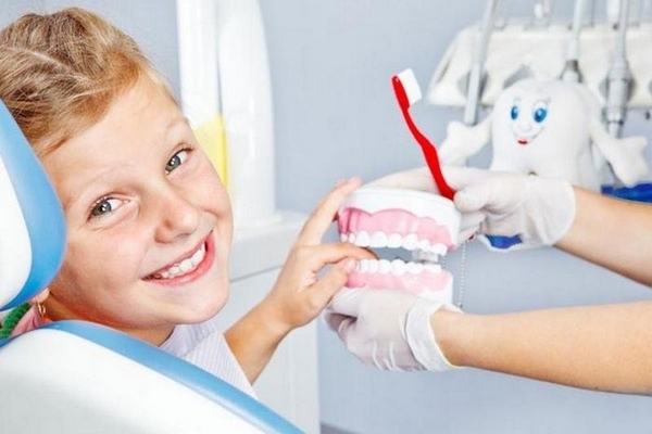 Почему важно своевременно лечить молочные зубы у детей