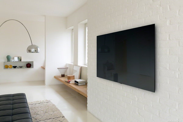 Как выбрать диагональ и расположение телевизора в спальне?